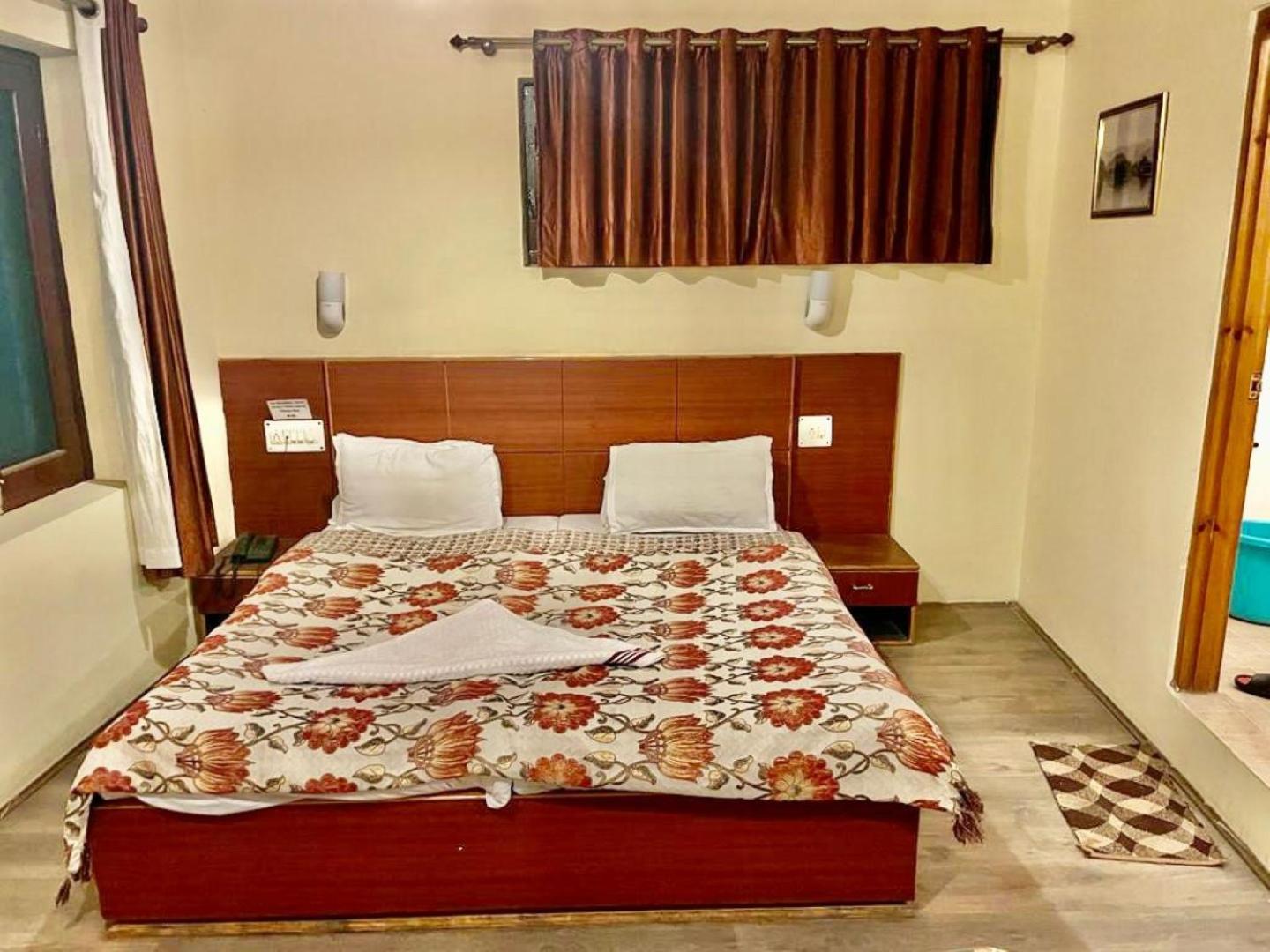 Hotel Town Centre , Srinagar ภายนอก รูปภาพ